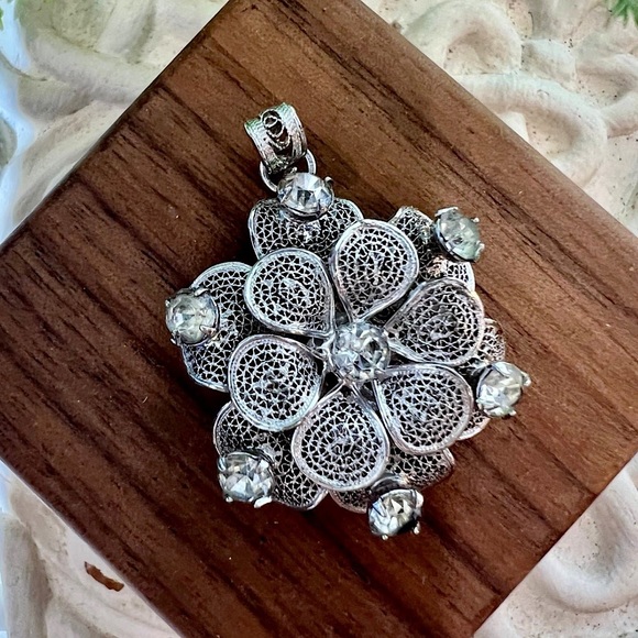 Vintage Designer Filigree 3-D Flower Pendant Solid 925 Sterling Silver w/ stones - Picture 2 of 13